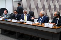 Economistas criticam PEC Emergencial e pedem investimento público livre do teto