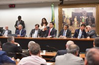 Governo poderá editar medida provisória para combater o coronavírus