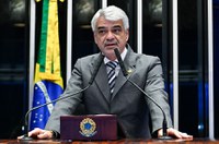 País enfrenta uma das piores crises econômicas, diz Humberto Costa