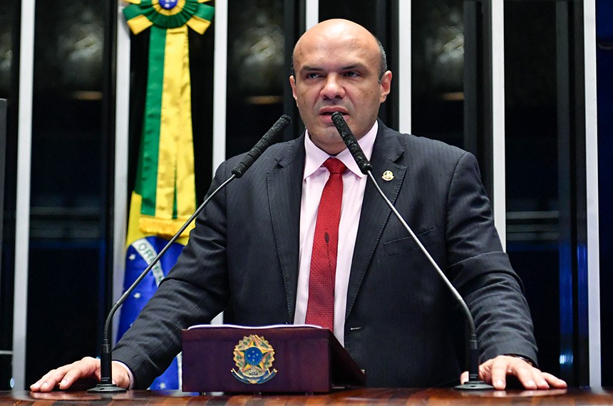 Senador lembrou os casos do naufrágio no Amapá e do encalhe de navio no Maranhão