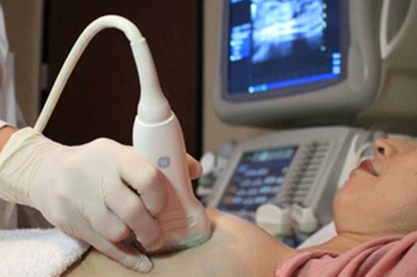 Exame de ultrassonografia mamária