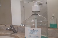 Senado deve votar projeto que permite venda de álcool a 70% em embalagens maiores