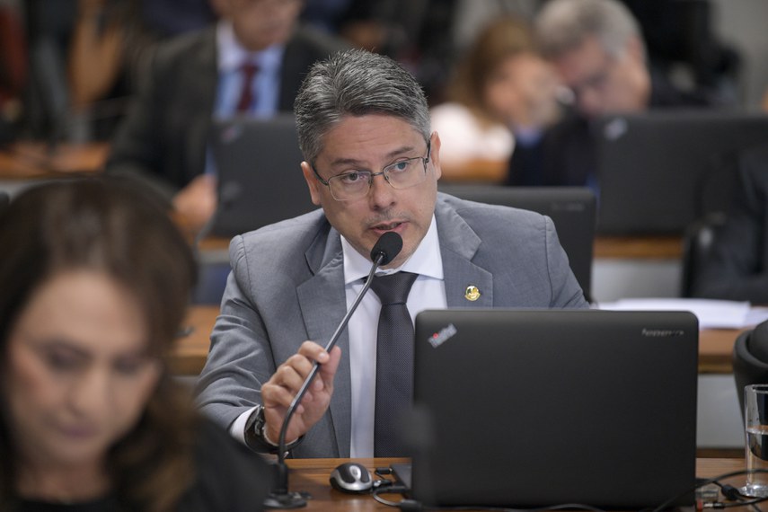 Alessandro Vieira faz parte do grupo que enviou carta a Bolsonaro recomendando ampliar benefícios para famílias pobres e linhas de crédito para microempreendedores