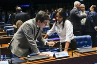 Senadores comemoram decisão do TCU que amplia alcance do BPC