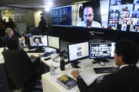 Diagnosticado com coronavírus, Prisco Bezerra vota em sessão remota