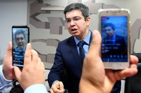 Senadores reagem a decisão do Executivo de restringir acesso a informação pública