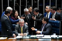 Senadores reagem a pedido de Bolsonaro por fim do isolamento