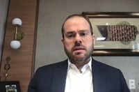 Emenda de Prisco Bezerra permite compra de medicamentos com receitas digitais