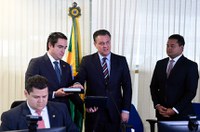Carlos Fávaro toma posse após perda de mandato da senadora Juíza Selma