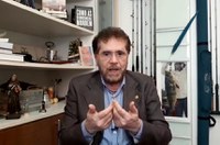 Plínio Valério critica medidas que prejudicam os trabalhadores