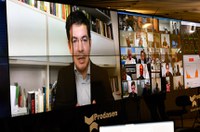 Projeto determina redução salarial de senadores e deputados para combater pandemia