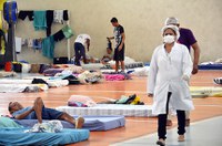 Colapso na saúde e enterros em valas coletivas em Manaus assustam senadores