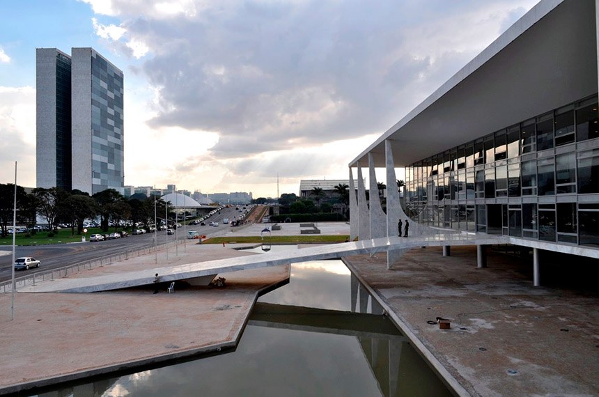 BIE - Fachada do Palácio do Planalto, Brasília (DF). Ao fundo, Congresso Nacional.  Foto: Thiago Melo/Flickr
