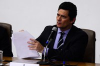 Senadores querem convocar Moro para falar ao Senado