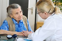 Projeto impede cobrança de taxa para atendimento domiciliar durante pandemia