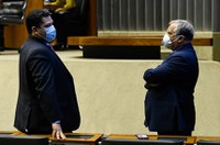 Em sessão do Congresso, deputados discutem reajuste para policiais do DF