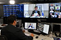 Demissão de Nelson Teich tem repercussão negativa no Senado