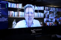 Rogério Carvalho confirma diagnóstico de covid-19