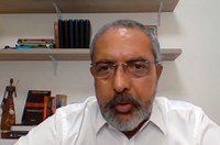 Paim pede atenção para trabalhadores de frigoríficos durante a pandemia