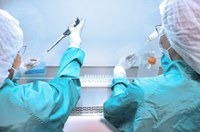 Senadores querem entrada do Brasil em grupo da OMS que busca vacina contra covid-19