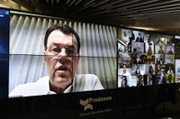 Votação do projeto que suspende reajuste de medicamentos e planos de saúde é adiada para a próxima semana