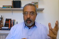 Paim condena ataques à democracia, às instituições e aos direitos humanos