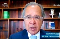 Paulo Guedes defende descentralização de recursos e atribuições no combate à covid-19