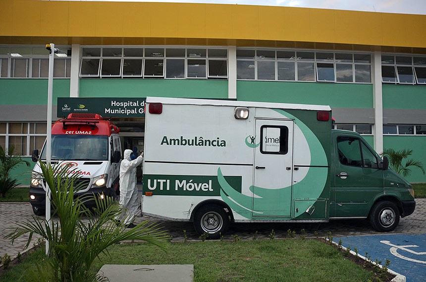 Manaus – Chegada de pacientes no Hospital de Campanha Gilberto Novaes