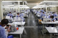 Em novo veto, governo desobriga uso de máscaras em presídios