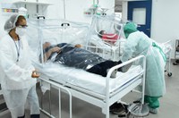 Projeto permite contratação de médicos estrangeiros ou sem diploma nacional