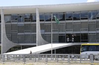 Bolsonaro veta mudança em MP e mantém corte de três meses nas contribuições ao Sistema S