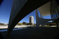 Proposta destina R$ 589 milhões para encargos da União e gastos de ministérios