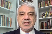 Humberto critica veto a projeto que prioriza auxílio em dobro à mulher chefe de família