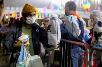 Lei destina R$ 1,5 bilhão para assistência social a pessoas vulneráveis na pandemia