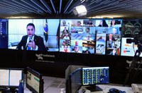 Senadores criticam veto a prioridade do auxílio emergencial a mulher chefe de família