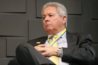 Senadores querem ouvir Rubem Novaes sobre sua renúncia à presidência do BB