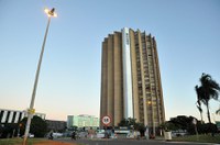 Governo edita MP que permite vender partes da Caixa até dezembro de 2021