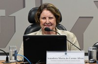 Senadora propõe criação de diploma para homenagear educadores de destaque