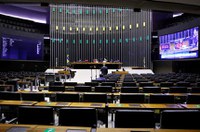 Mantidos vetos ao auxílio para informais e à dispensa de atestado na quarentena