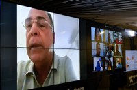 Votação de projetos sobre tributação de empresas e auxílio a escolas privadas é adiada