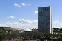 Veto de reajuste a servidor que trabalha contra covid está em pauta nesta quarta