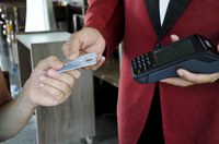 Lei que libera crédito a micros e pequenas empresas via maquininha é sancionada