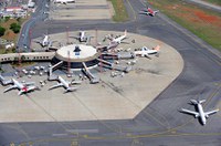 Proposta zera contribuições sobre combustível de aviação durante o estado de calamidade