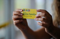 Projeto institui Renda Básica Permanente com ampliação do Bolsa Família