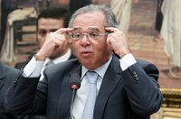 'Aumento real do mínimo pode gerar milhões de desempregados', diz ministro da Economia