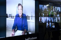 Senado aprova projeto que veda corte em bolsa de pesquisa durante pandemia