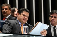 Davi Alcolumbre prorroga MPs que liberam R$ 3 bi para combater pandemia