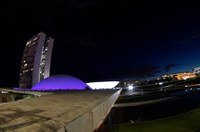 Senado fica iluminado de roxo para conscientizar sobre fibrose cística