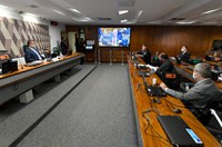 Senadores repudiam visita de Pompeo e esperam explicações de Araújo na quinta