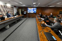 Senadores repudiam visita de Pompeo e esperam explicações de Araújo na quinta